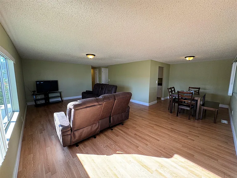 3028 Lakeshore Dr — Photo 33