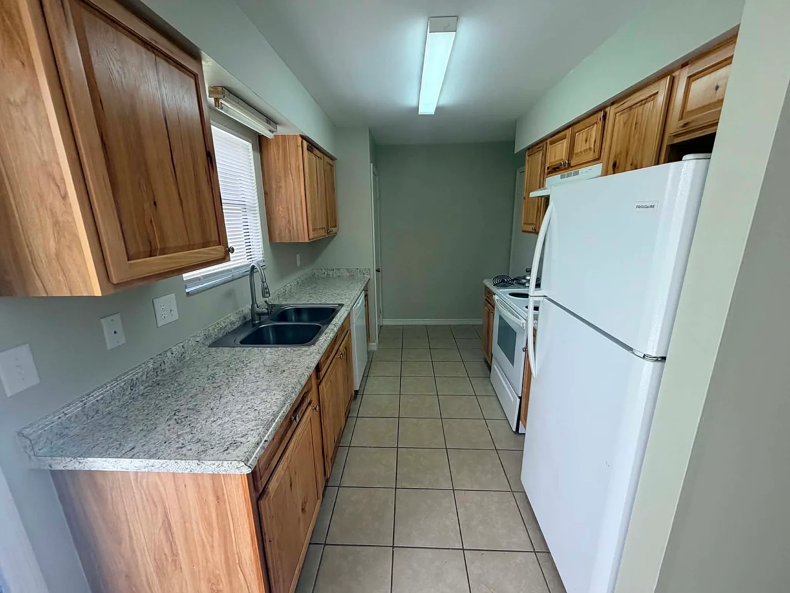2 bed, 1000 sqft, $1,150 — Photo 3