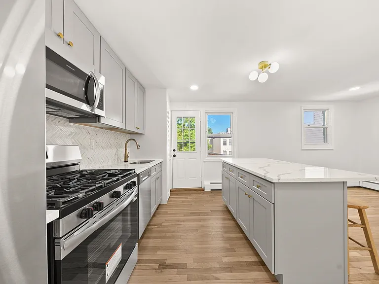 211 New York Ave #2 — Photo 13