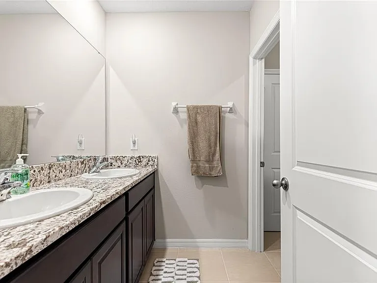 8142 SW 59th Ave — Photo 35
