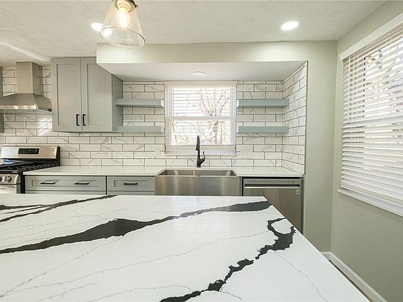 4th image of 356 Canterbury Dr
