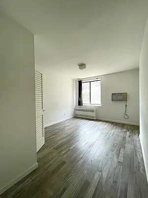 Rented by Avenues Real Estate | media 7