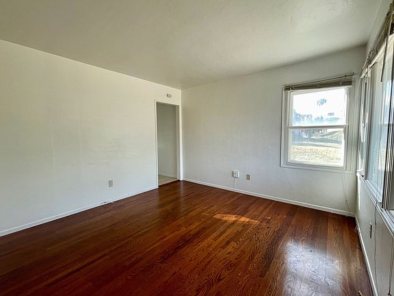 2nd image of 530 W Ivy St #530