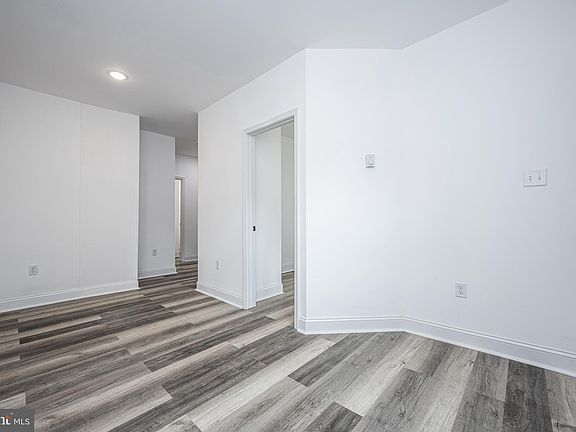 4th image of 443 W Church St