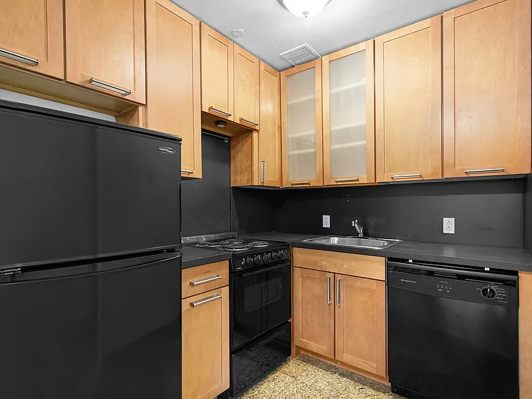 90 Clinton St #2A — Photo 4
