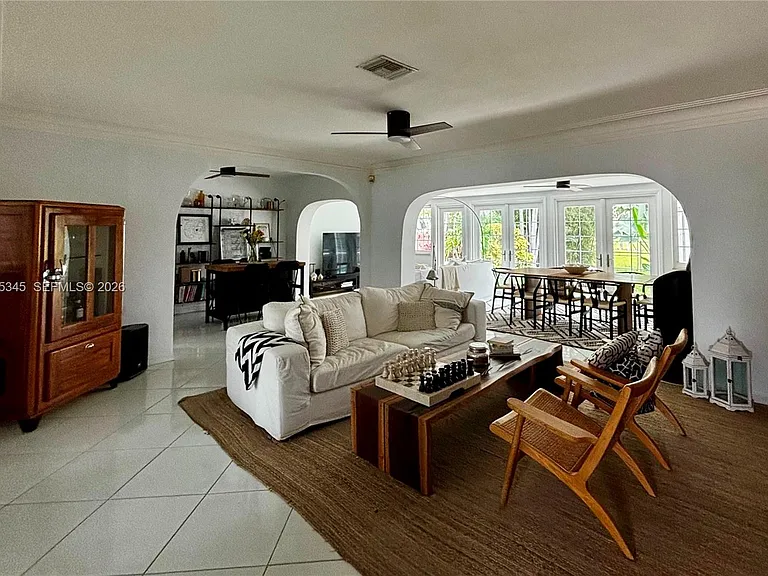 745 S Shore Dr — Photo 2