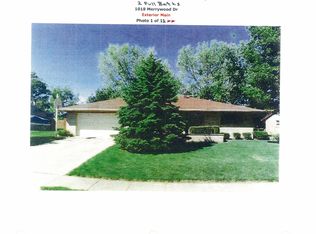 1018 Merrywood Dr, Englewood, OH