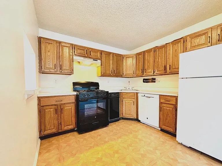 27 Joyner Ct — Photo 4