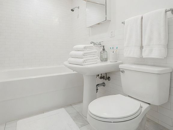 5th image of 340 E 61st St APT 1B
