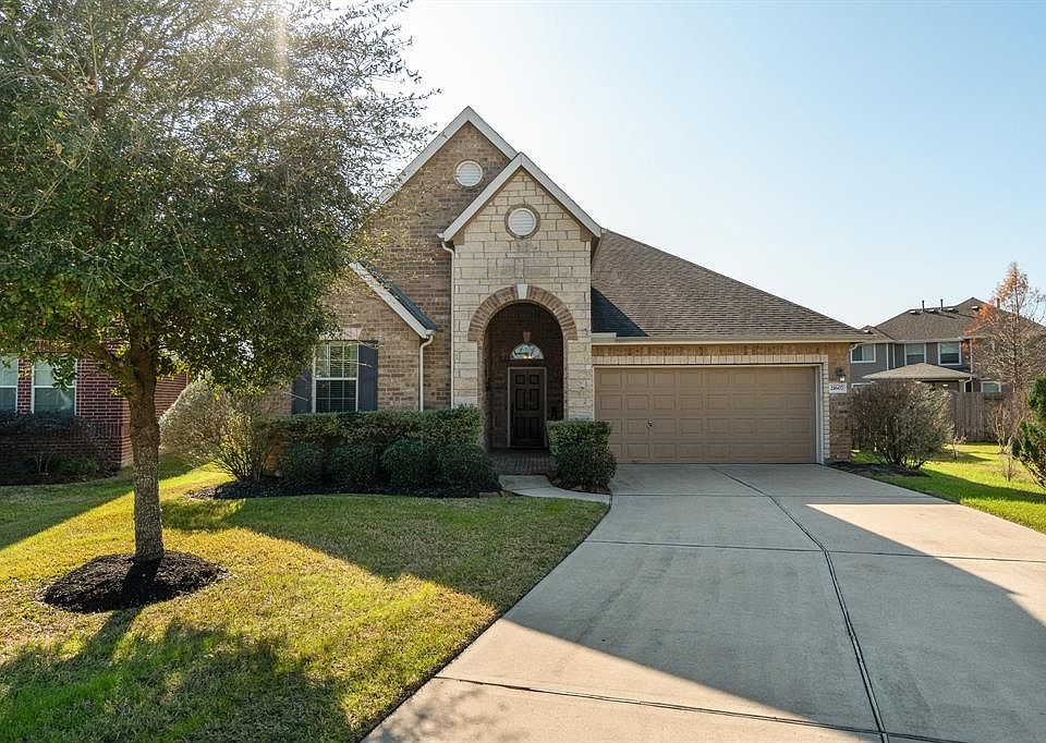 Charming 1-story Brighton home with brick and stone elevation located on a cul-de-sac lot in the quiet community of Gosling Pines!