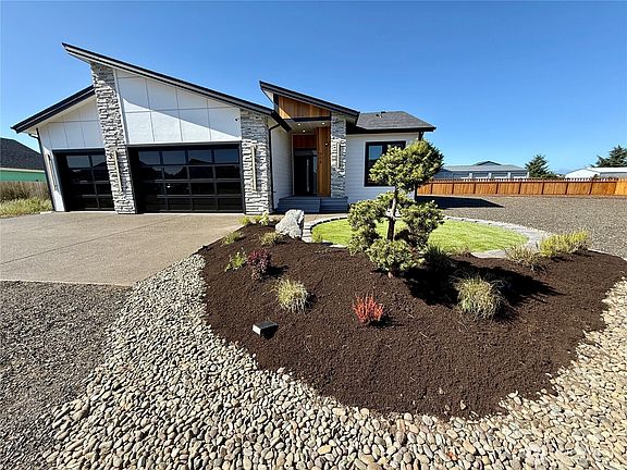 3rd image of 998 Alida Court SE