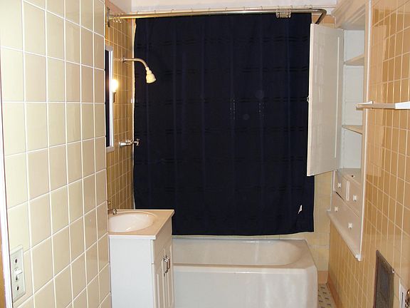 5th image of 3304 N Oakland Ave