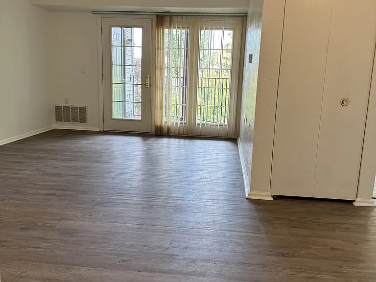 350 Houston Ave — Photo 19