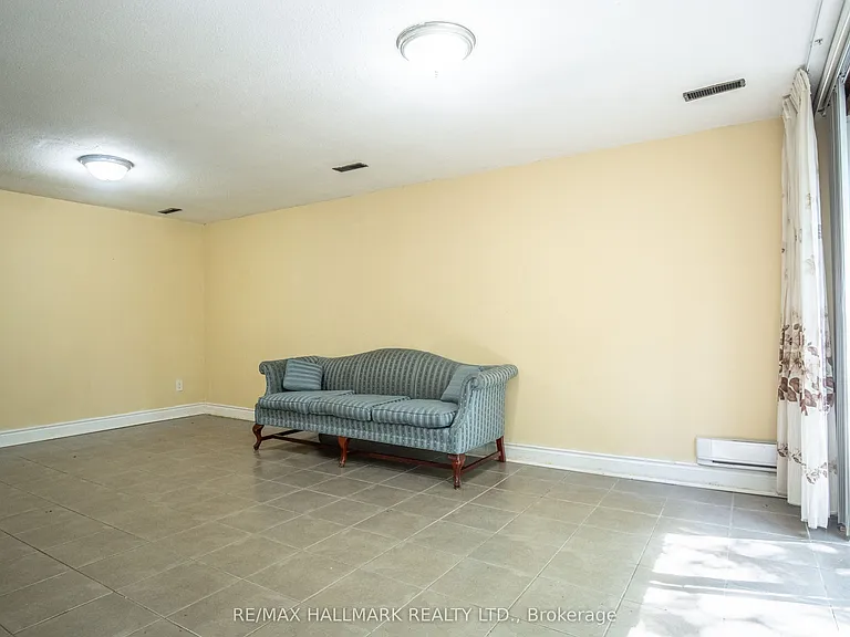 399 Lawrence Ave W #BASEMENT — Photo 6