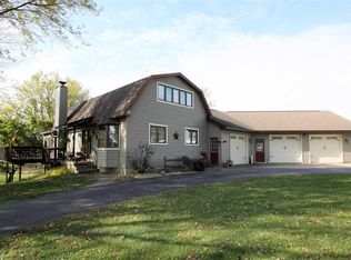 1921 Honey Creek Rd, Manchester, IA 52057