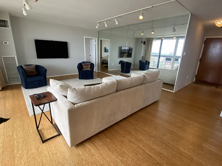 400 Madison St #2006 — Photo 7