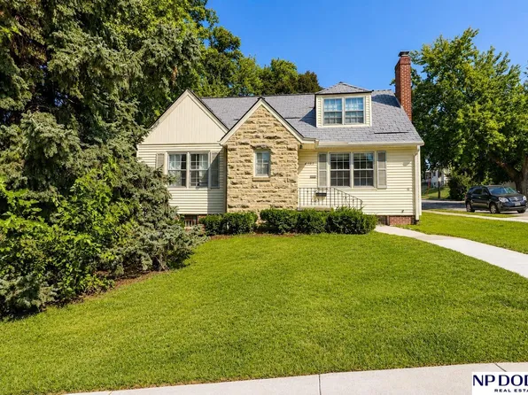 6302 Pierce St, Omaha, NE 68106