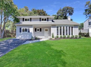 3 Roxanne Ct, Huntington Station, NY 11746