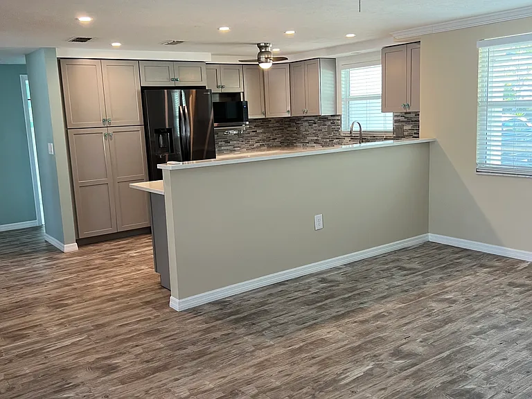 3275 Markridge Rd — Photo 2