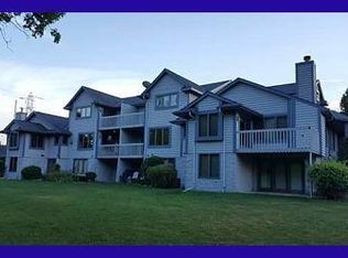 927 Bay View Cir, Mukwonago, WI 53149