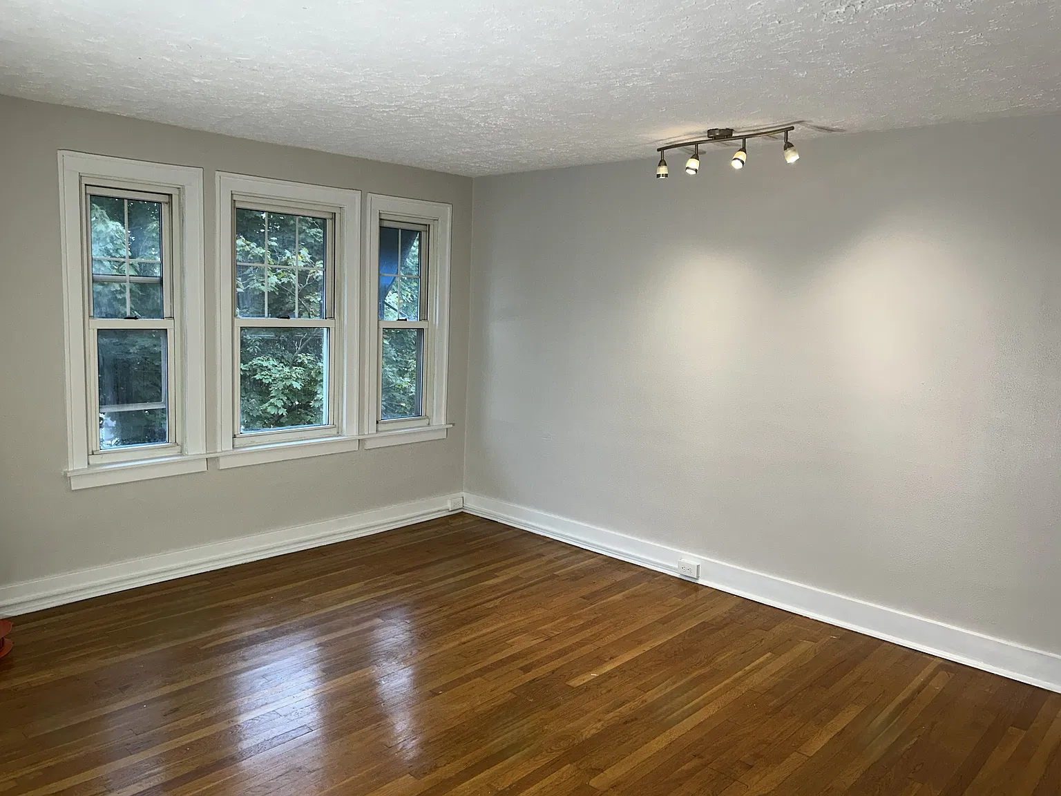 2 bed, 1100 sqft, $975 — Photo 3