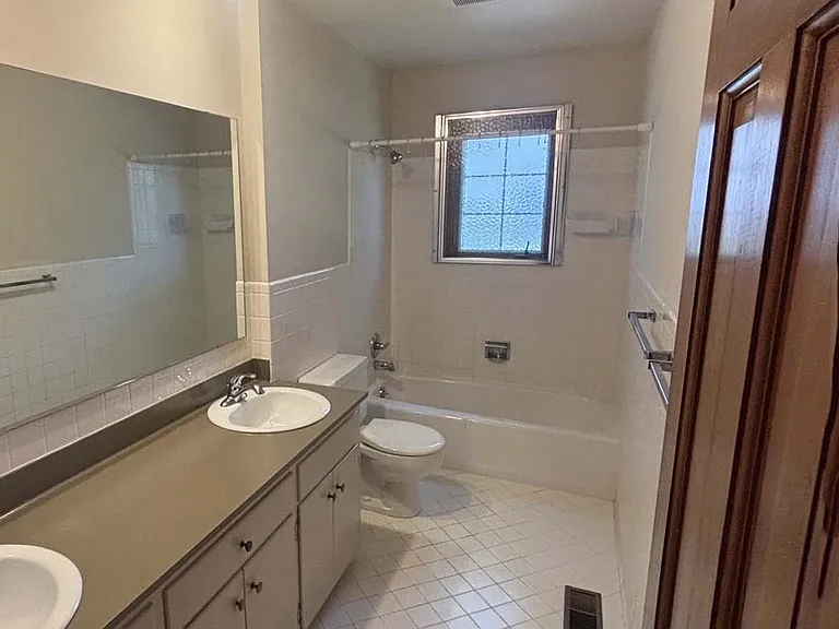 1931 SW Briarwood Dr — Photo 14