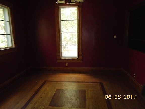 5th image of 694 W Lexington Ave