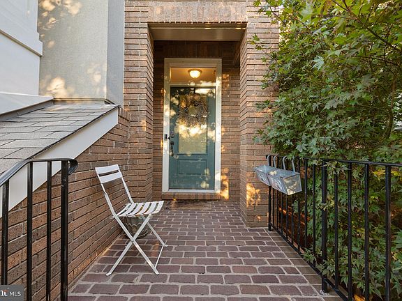 3rd image of 23328 Evening Primrose Sq