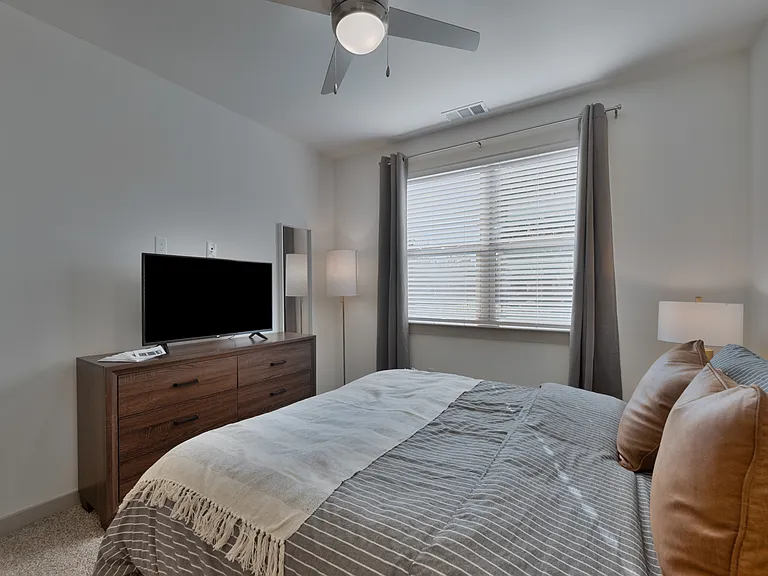 Bluffview Apartments — Photo 13