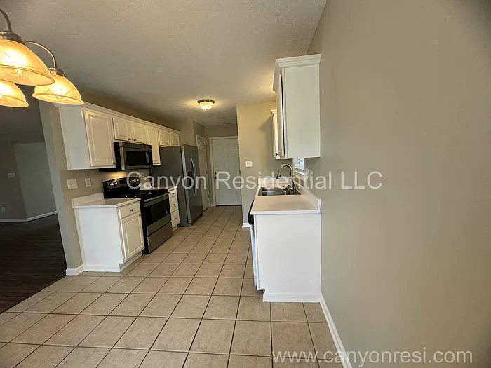 3 bed, 2.0 bath, 1240 sqft, $1,675 — Photo 3