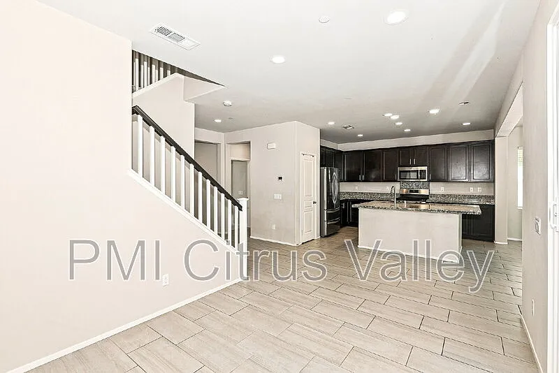 4 bed, 3.0 bath, 2348 sqft, $3,550 — Photo 3