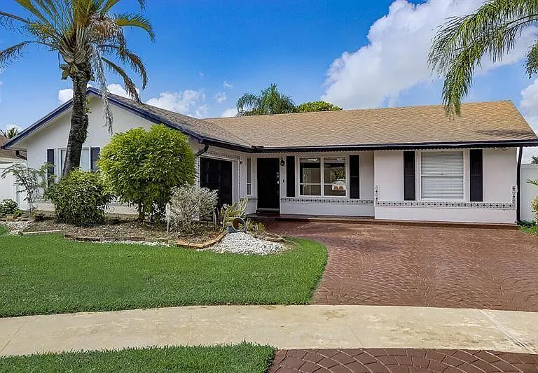 9387 Richmond Cir — Photo 1