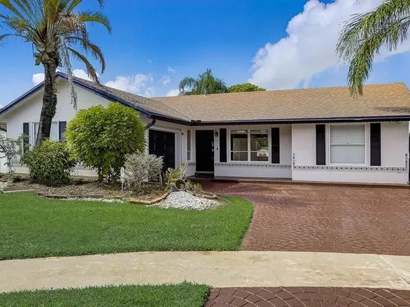 9387 Richmond Cir, Boca Raton, FL 33434
