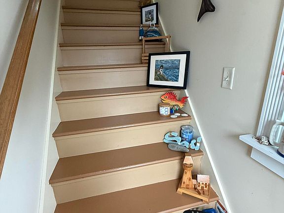 4th image of 20 Tea Hill Road