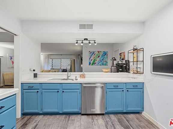 5th image of 5440 Lindley Ave Unit 206