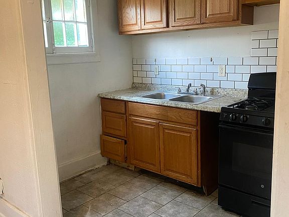 3rd image of 1703 Park St APT 2