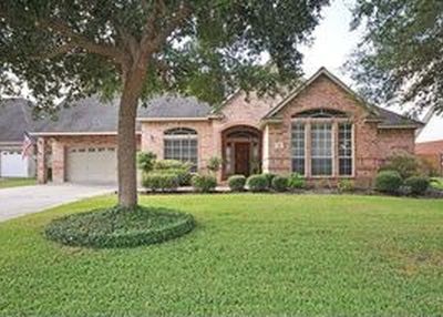56 Mahogany Ct, Lake Jackson, TX, 77566