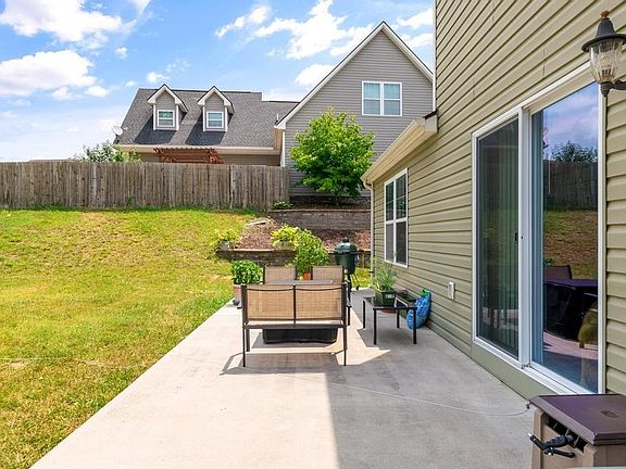 5th image of 205 Robin Hood Dr