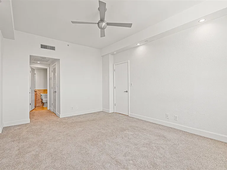 401 69th St #101 — Photo 7