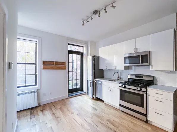 152 Franklin Street #1R, photo 2