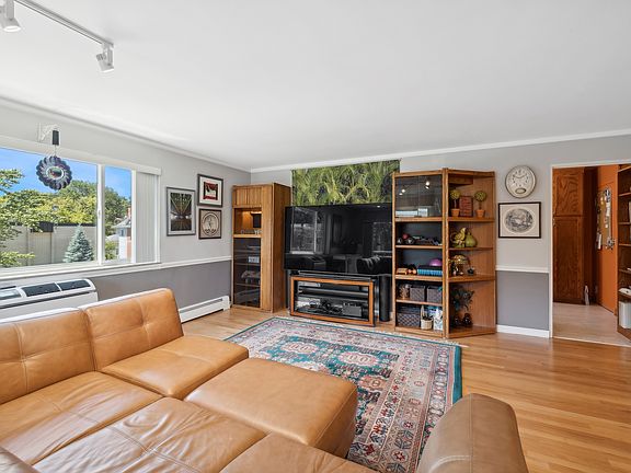 3rd image of 224 N Kenilworth Ave APT 3B