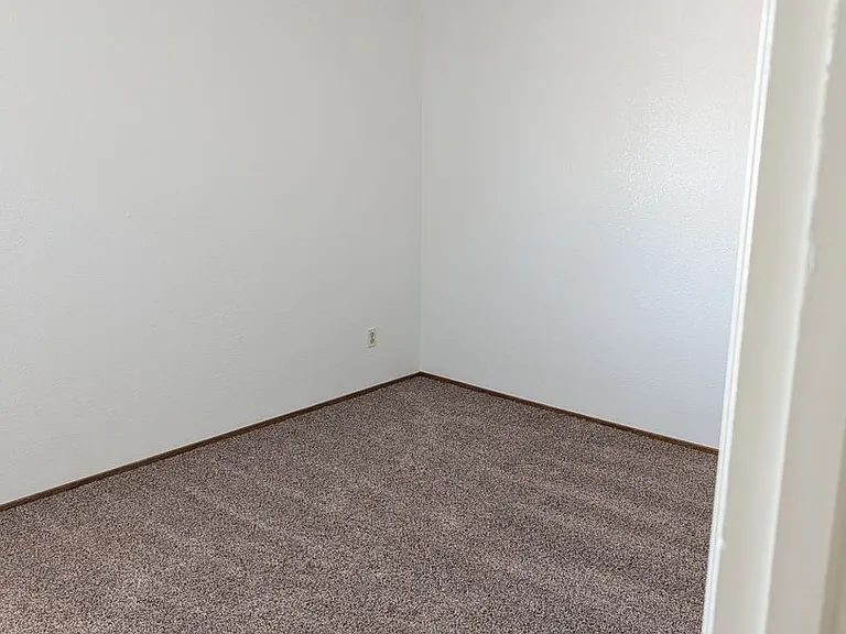 2333 Ferry St — Photo 6