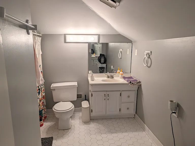 2419 Duncan St — Photo 9