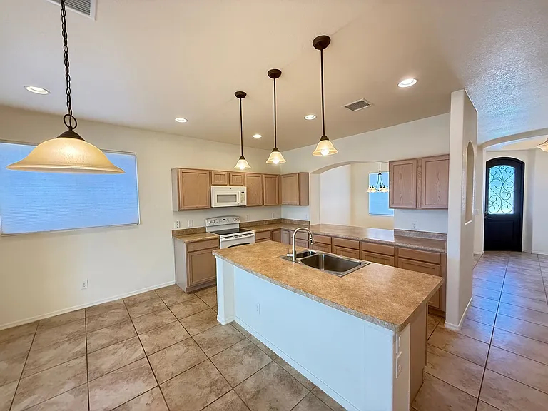 657 Tanner Dr — Photo 5