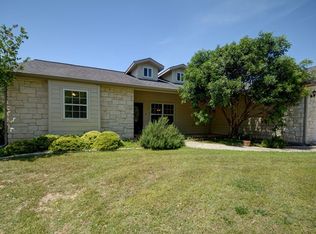 206 Oakview Ln W, Kerrville, TX 78028