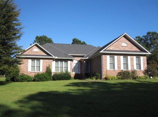 1448 Country Club Cir, Manning, SC 29102
