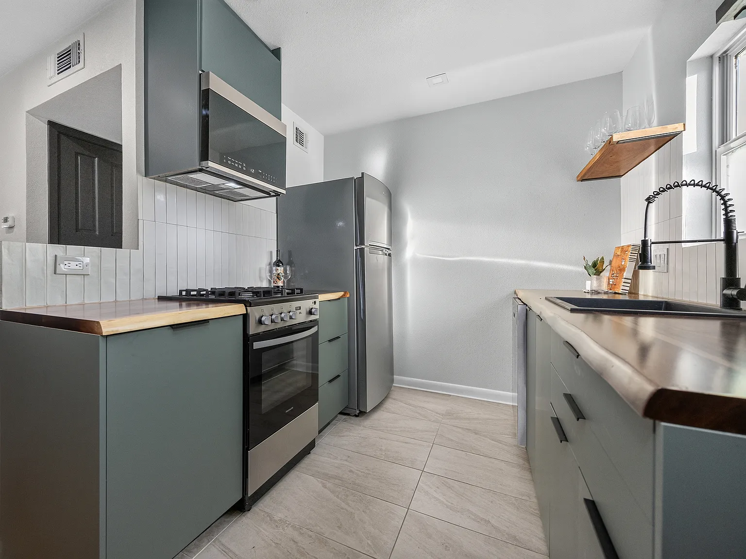 2 bed, 1200 sqft, $1,595 — Photo 4