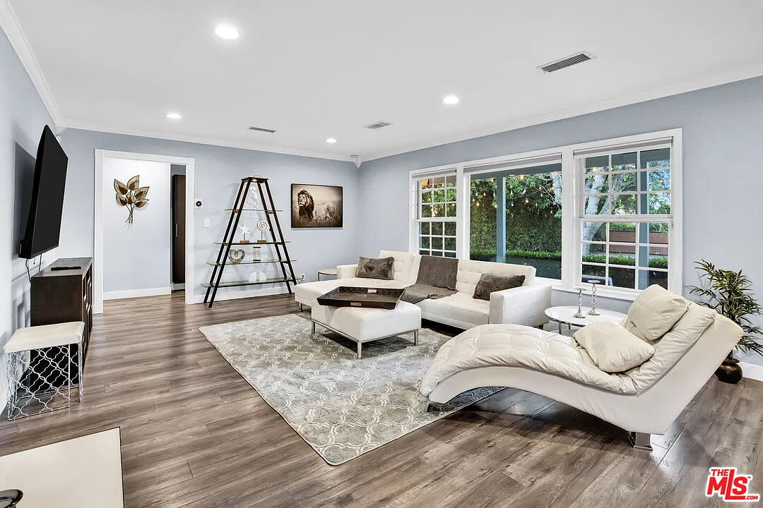 3 bed, 3.0 bath, 2583 sqft, $6,500 — Photo 4