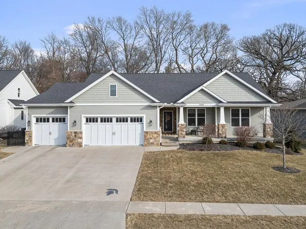 7035 Alvie Ln, Bettendorf, IA 52722