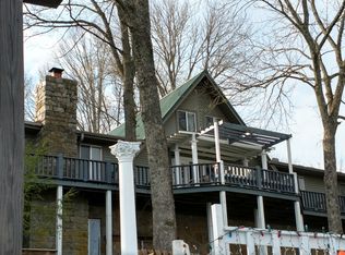 25 Hillview Ln N, Pleasant Shade, TN 37145